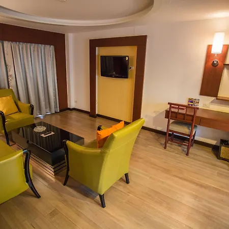 Seeharaj Hotel Uttaradit Bagian luar foto