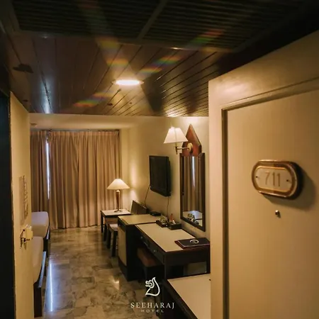 Seeharaj Hotel Uttaradit Bagian luar foto